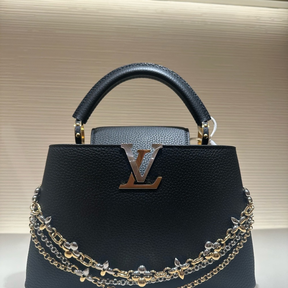 Louis Vuitton Black Capucines BB with chain included